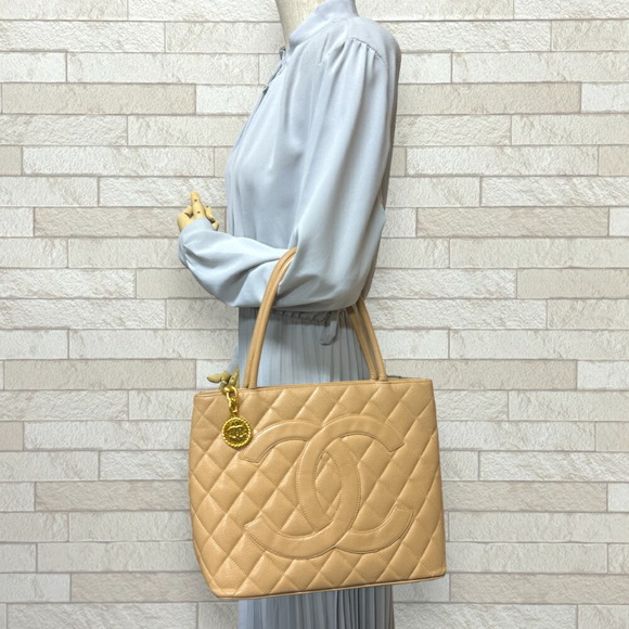 Chanel Reprint Caviar Skin Tote Bag Beige - Picture 2 of 7